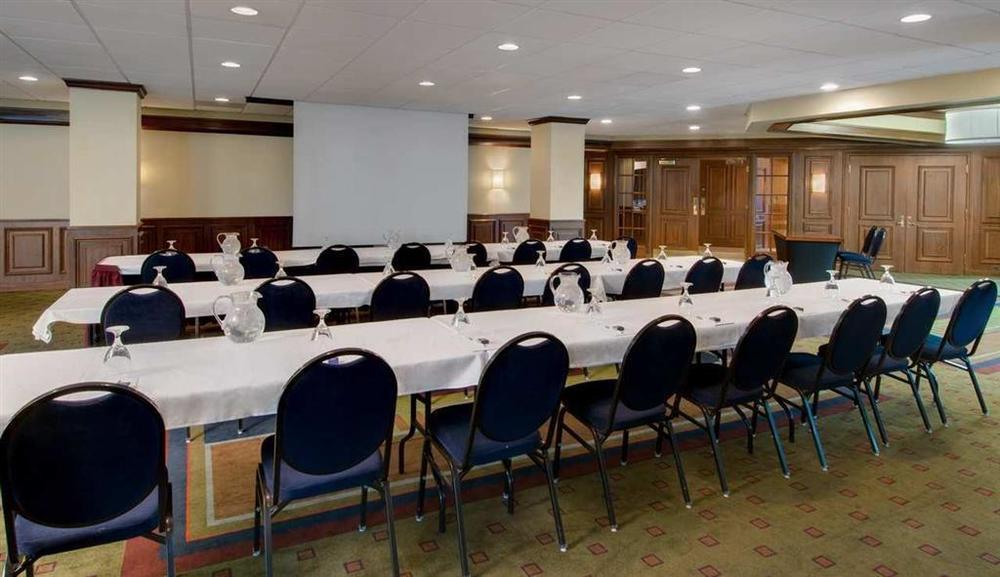 Hampton Inn & Suites Milwaukee Downtown Negocio foto