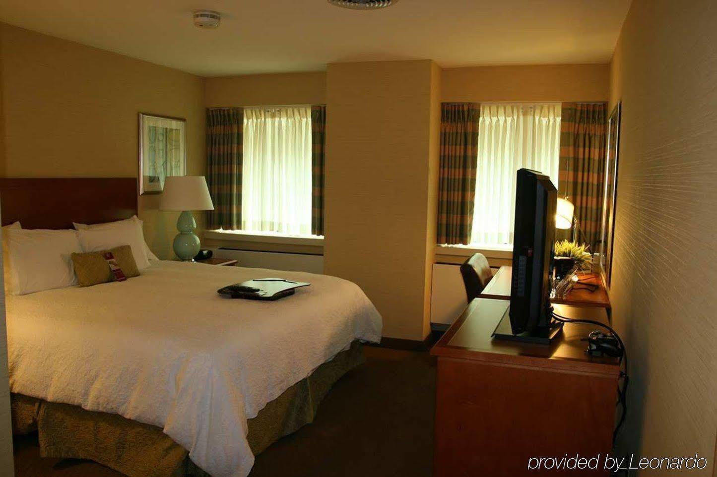 Hampton Inn & Suites Milwaukee Downtown Exterior foto